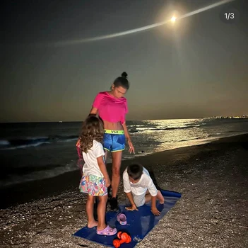 Elena Basescu la mare png