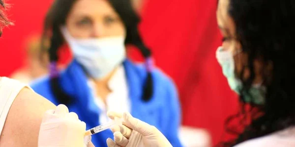 Medicii de familie se vor ocupa de vaccinare (foto arhivă)
