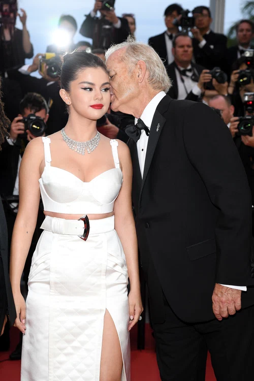 Selena Gomez a strălucit într-o ținută Louis Vuitton