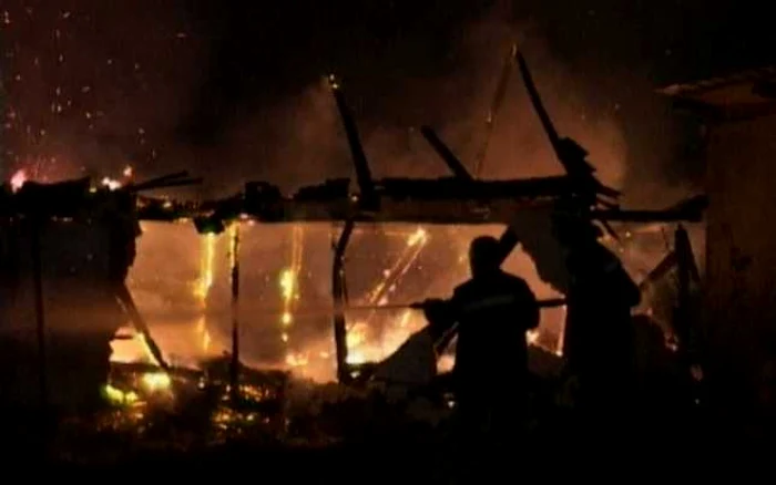 Incendiul s-a extins cu repeziciune