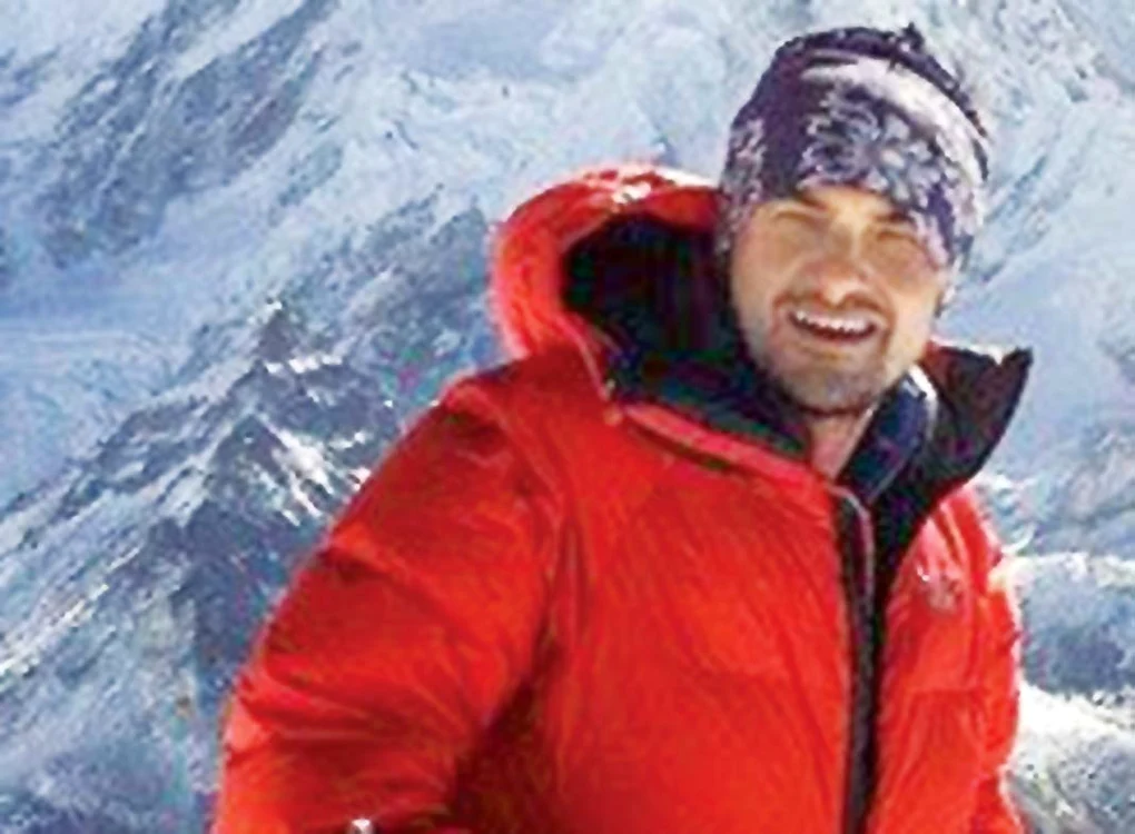 Alpinistul Alex Găvan este unul din cei 19 români aflaţi în Nepal. Toţi sunt în siguranţă
