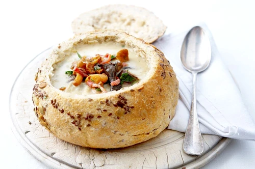 Soupe au fromage et aux champignons en coque de pain ( Sujet : En coque ) jpeg