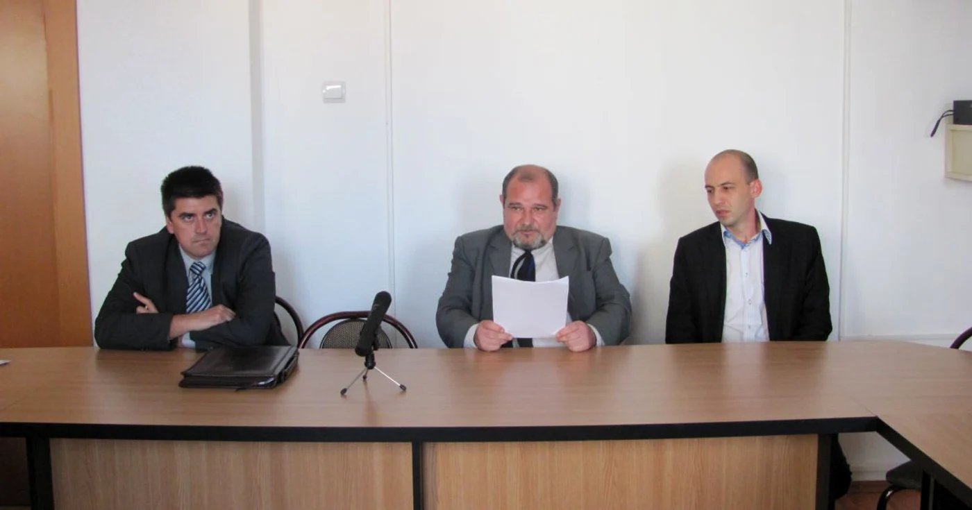 Ovidiu Carmen Toma (centru), procurorul care instrumentează fraudarea bacalaureatului 