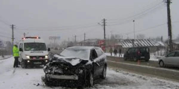 Două tinere şi-au pierdut viaţa în accident