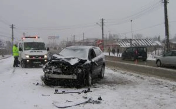 Două tinere şi-au pierdut viaţa în accident