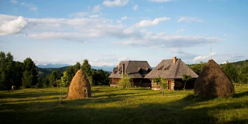 Casele tradiționale ale Ansamblului Botiza Maramureș scoase la vânzare Sursă Romania Sotheby’s International Realty