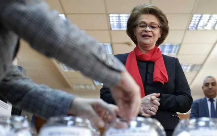 Cristina Tarcea în timpul tragerii la sorţi a completurilor de judecători