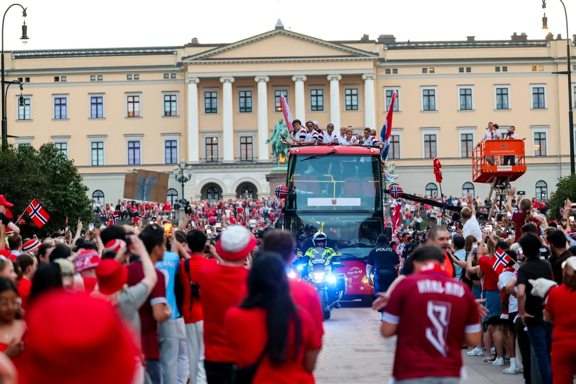 90.000 de norvegieni i-au aplaudat pe fotbaliști la revenirea acasă (Foto: EPAImages)
