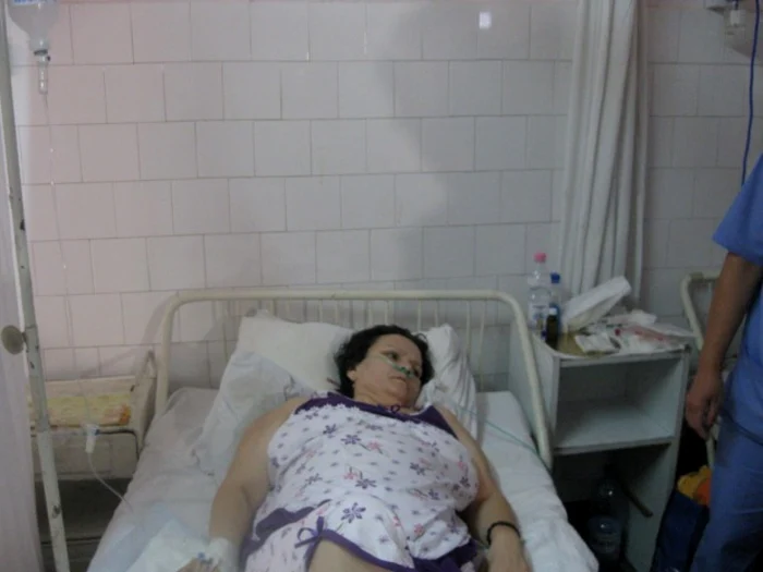 Medicul care a tratat-o pe femeie a plătit 1000 de lei pentru o ambulanţă privată