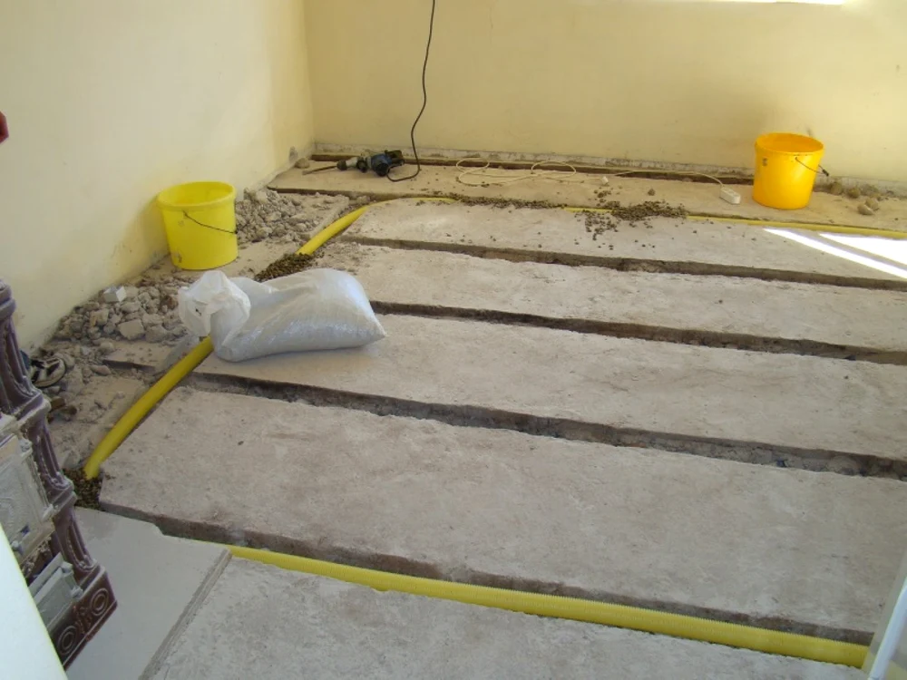 Instalarea sistemului de remediere a radonului rezidenţial bazat pe depresurizarea sub podea case din zona minei uranifere Băiţa