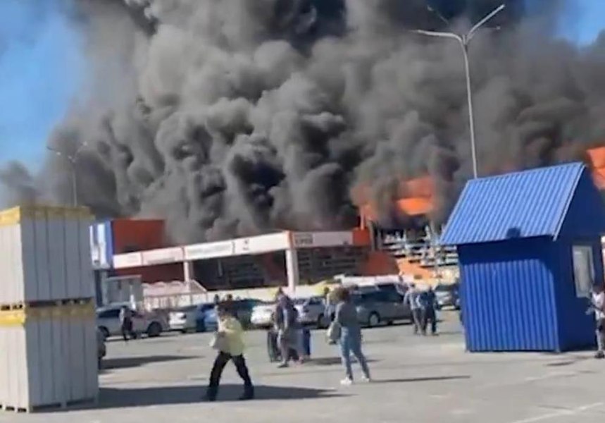 12 morți și 43 de răniți în urma unui atac rusesc asupra unui hipermarket din Harkov VIDEO