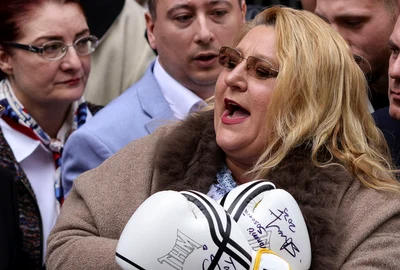 Diana Șoșoacă cu mănuși de box la BEC FOTO INQUAM Photos Octav Ganea jpg