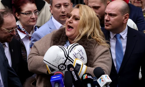 Diana Șoșoacă cu mănuși de box la BEC FOTO INQUAM Photos Octav Ganea jpg