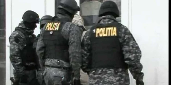 50 de percheziţii domiciliare au loc în această dimineaţă 