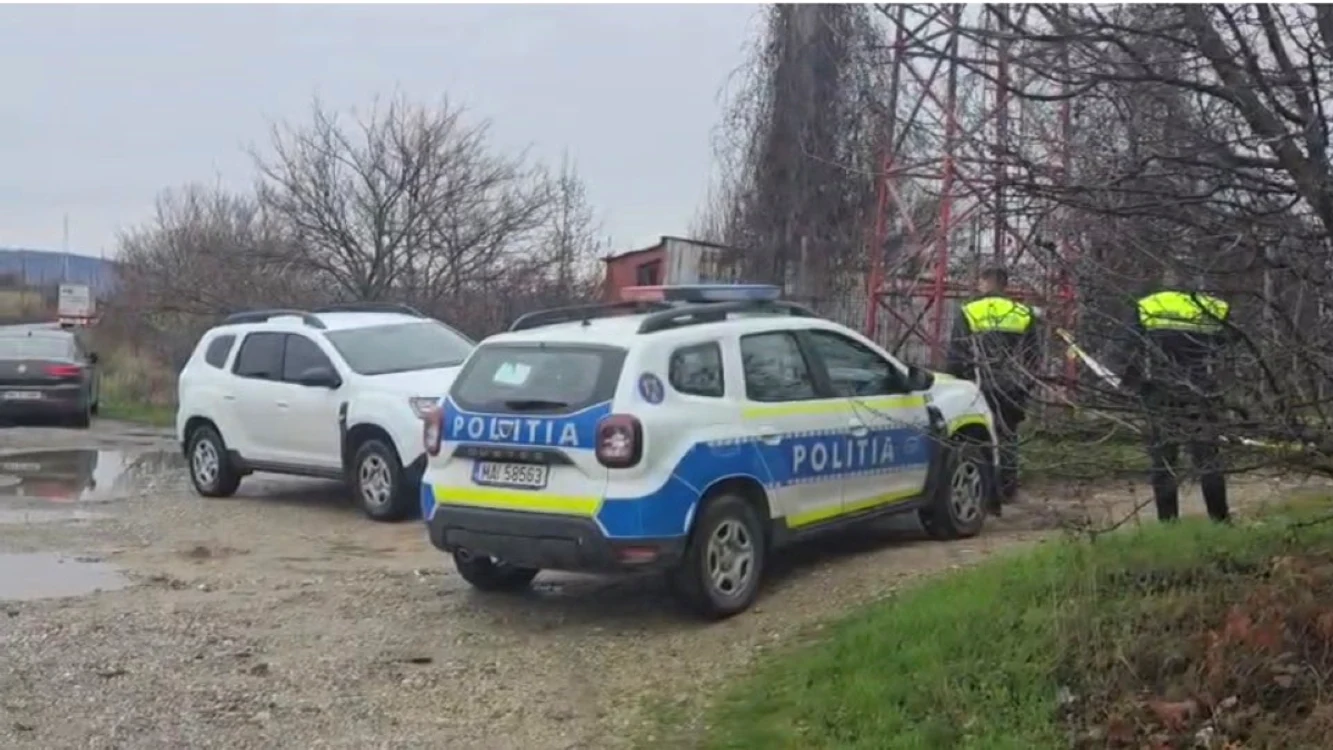 Poliţiştii i-au aşteptat pe specialiştii de la ISU. FOTO: RestartNews