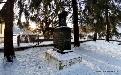 monument sacaramb foto daniel guta adevarul