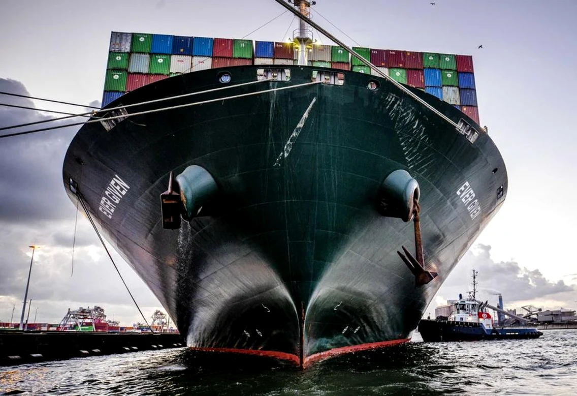 Nava Ever Given care a fost blocată în Canalul Suez a ajuns la destinaţie în portul Rotterdam FOTO EPA-EFE