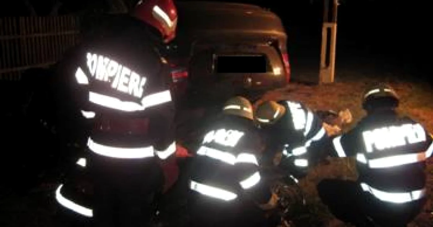 Braşov: Un autoturism a plonjat într-o râpă din Pădurea Bogăţii