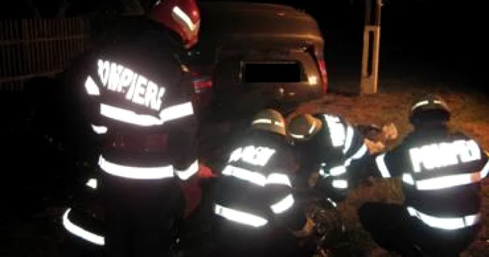 Braşov: Un autoturism a plonjat într-o râpă din Pădurea Bogăţii