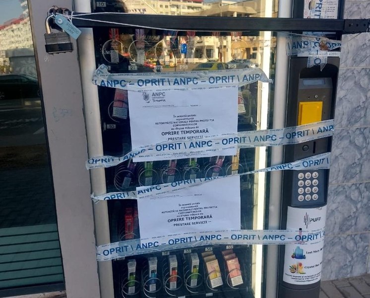 Cum ignoră legea proprietarul unui automat de țigări „închis” doar pe hârtie 