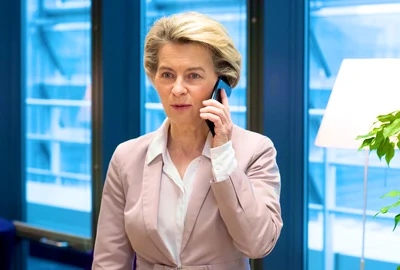 ursula von der leyen telefon foto x jpg