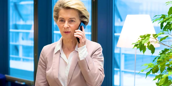 ursula von der leyen telefon foto x jpg