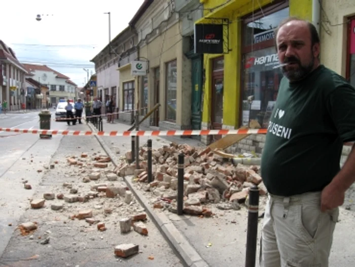 Oradea: EXCLUSIV/Acoperișul unei case s-a prăbușit în centrul orașului (GALERIE FOTO)