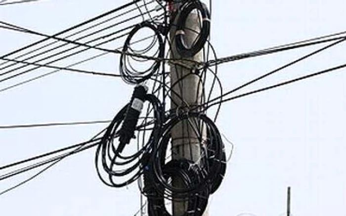 Braşov: Hoţii de cablu au distrus reţeaua de telefonie din oraşul Baraolt