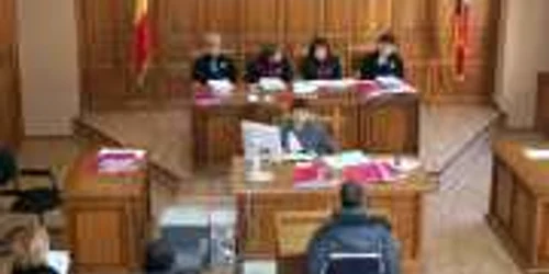 Disputele dintre bancheri, clienţi şi comisarii CJPC ajung în faţa judecătorilor