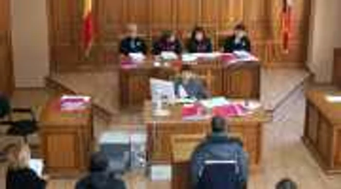 Disputele dintre bancheri, clienţi şi comisarii CJPC ajung în faţa judecătorilor