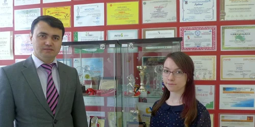 Roxana Vătămanu şi profesorul Serdal Aslantas de la Liceul Internaţional de Informatică din Constanţa Sursa foto liceu