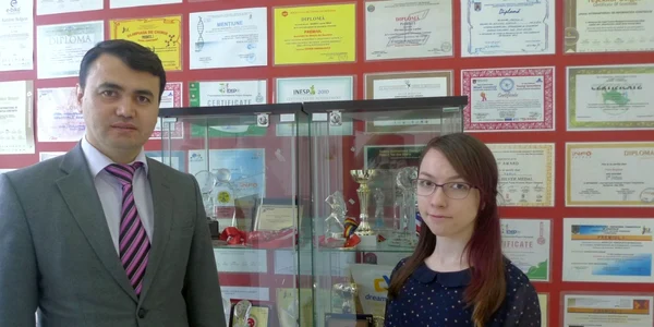 Roxana Vătămanu şi profesorul Serdal Aslantas de la Liceul Internaţional de Informatică din Constanţa Sursa foto liceu