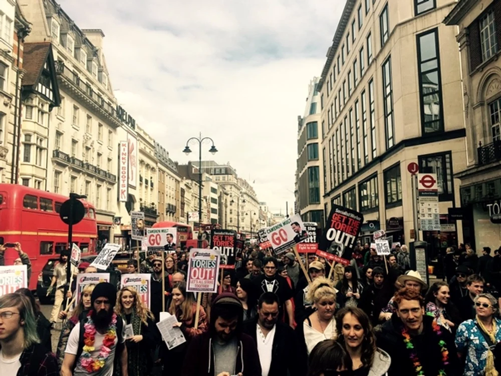 
    Mii de oameni au protestat în centrul LondreiFoto: Twitter  