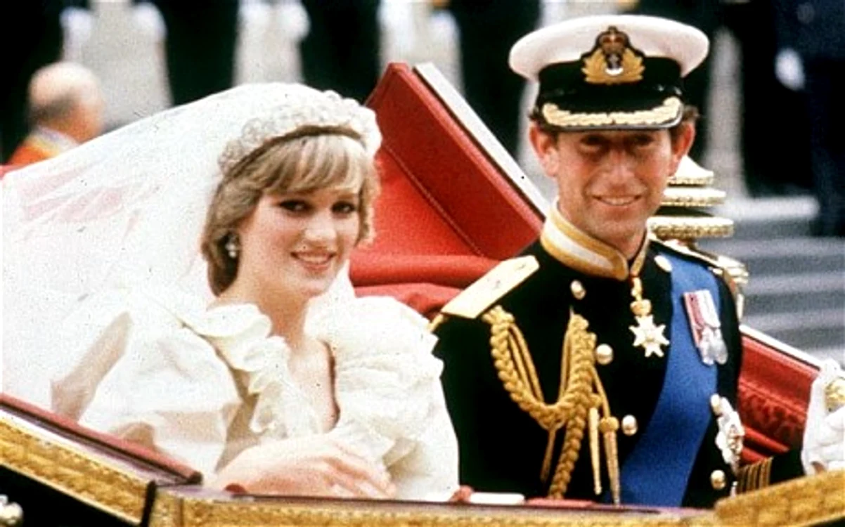 
    Prinţul Charles şi Lady Diana  