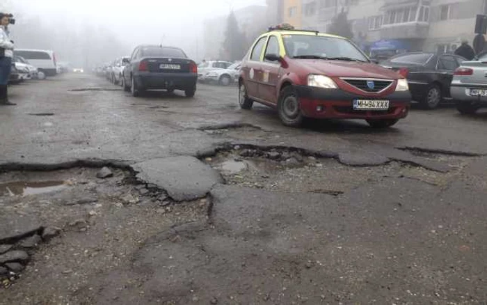 gropi parcare spital turnu severin FOTO Corina Macavei