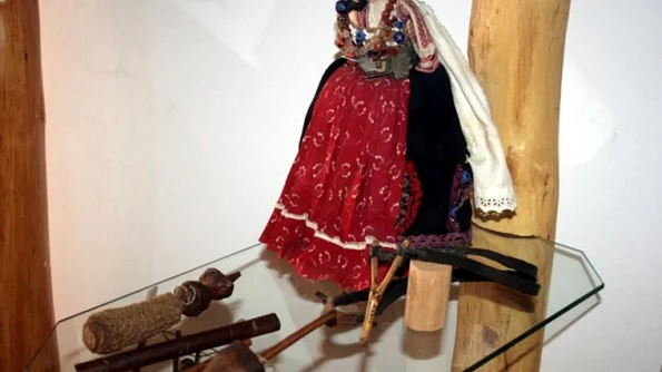 „Jucării de odinioară” o expozitie ce merita vizionată jpeg
