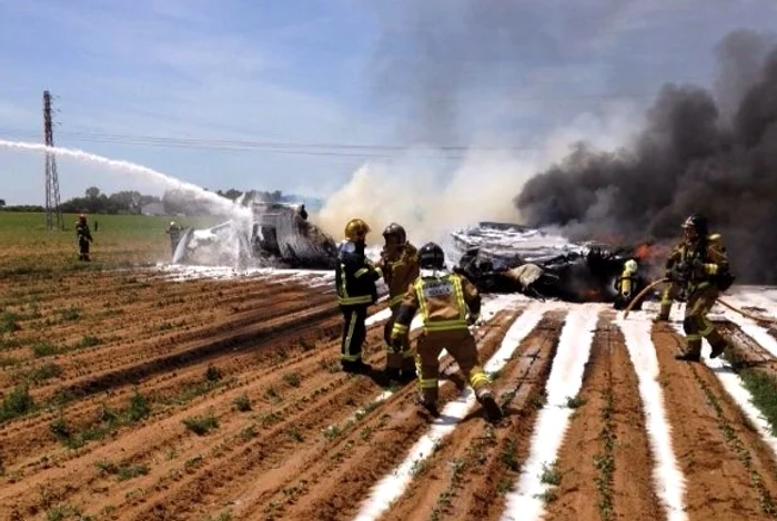 
    Avionul s-a prăbușit când decola din SevillaFoto: Twitter  