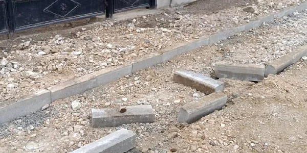 Lucrările la DJ 137, afectate de distrugerea bordurilor FOTO cj Harghita jpg