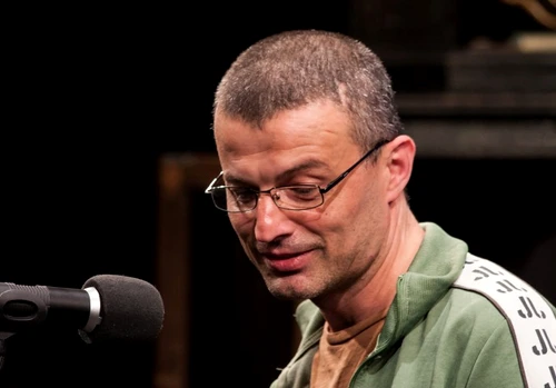 Soldaţii: 70% realitate şi 30% ficţiune interviu cu scriitorul Adrian SCHIOP jpeg