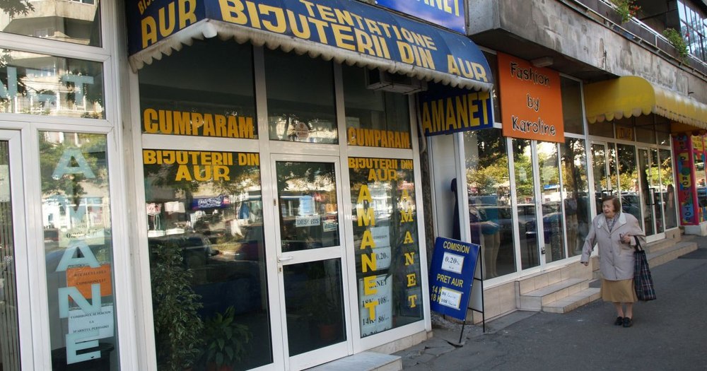 Românii își amanetează tot mai mult obiectele de valoare pentru a-și putea acoperi cheltuielile