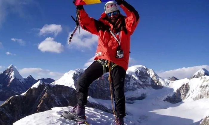 17 mai: Alpinistul Constantin Lăcătuşu a devenit primul român care a atins vârful Everest  jpeg