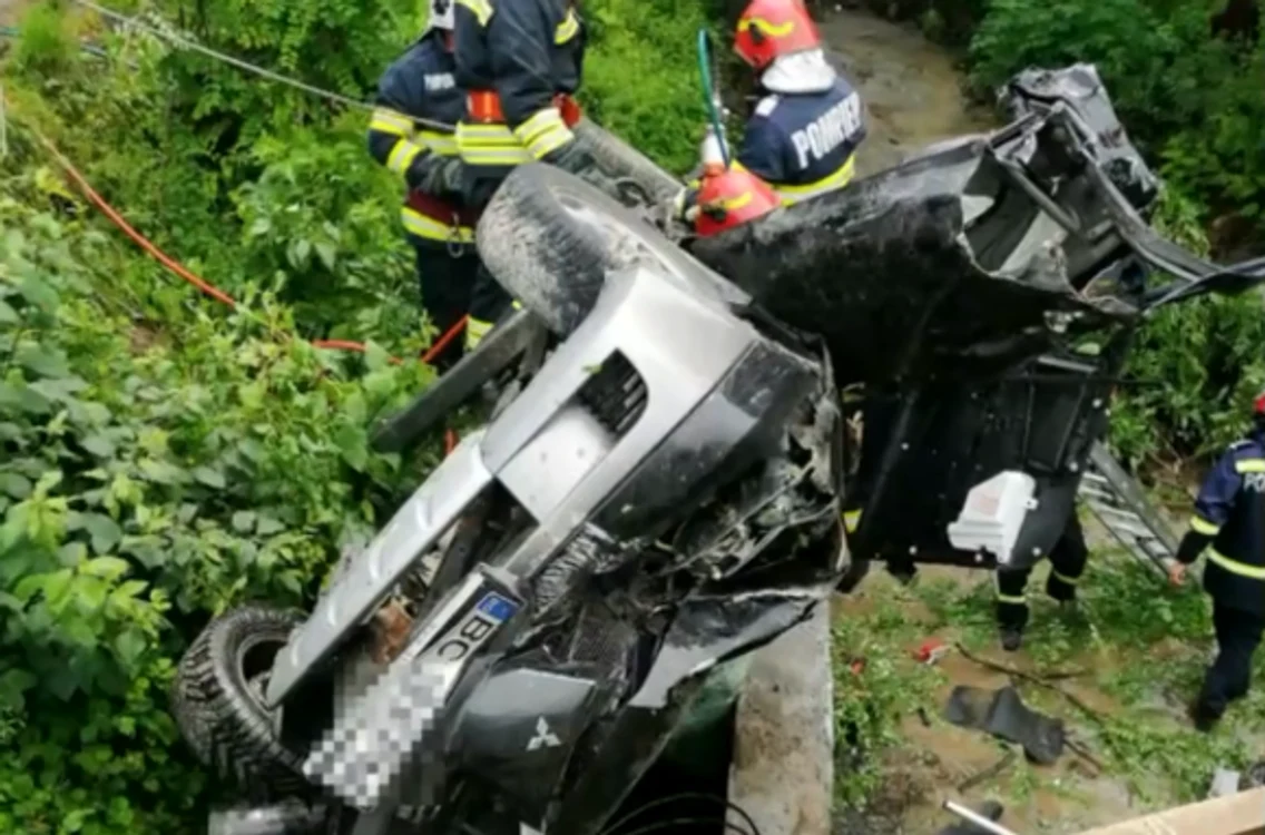 
    În accident și-au pierdut viața două persoane, iar alte două au fost răniteFoto: ISU Bacău  
