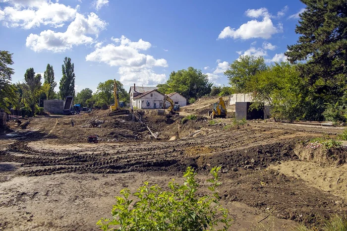 
    Se lucrează intens pentru amenajarea parcului de aventură la fosta Uzină de apă nr. 1. foto: Facebook  