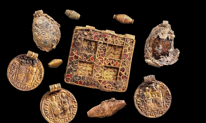 Tezaurul de la Harpole (foto: Museum of London Archaeology)