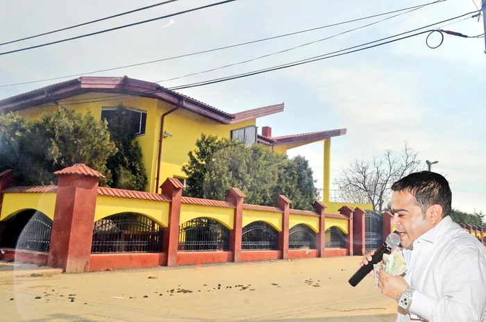 Adi Minune mărturisea  în 2008 că averea lui  se ridică la 100 de  milioane de dolari.  Conduce un Ferrari  458 Spider în valoare  de 200.000 de euro  şi locuieşte într-un  palat, în Ştefăneşti