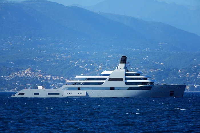 1 solaris iahtul lui roman abramovici jpg jpeg