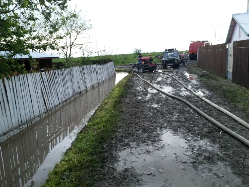 Pompierii au intervenit cu motompompele Foto:Arhivă Adevărul