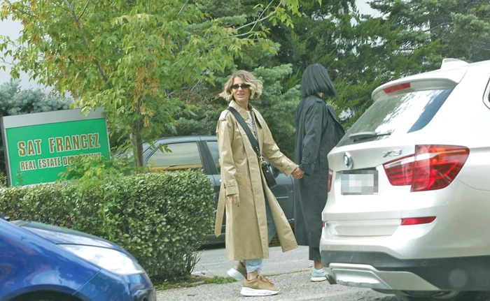 
    Lidia Buble pare  foarte ataşată de  prietena ei brunetă   