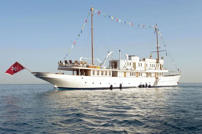 Iahtul “Madiz” are 55 de metri, 6 încăperi luxoase, cântăreşte 107 tone şi a fost cumpărat cu 7,8 milioane de euro