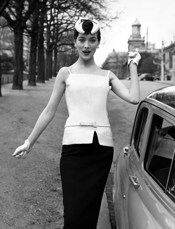 O ținută Dior din Linia H (1955)
